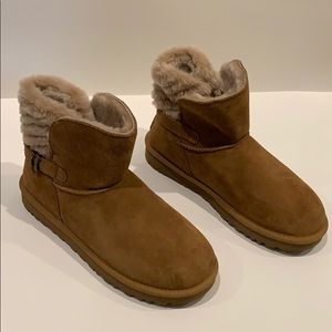 UGG TAN SHORT UGG BOOTS SIZE 9